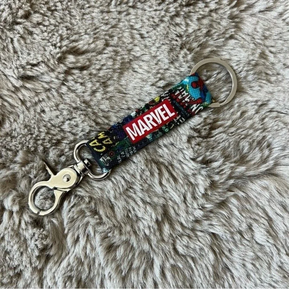 NWOT Marvel Comics Print Key Fob Keychain Fabric Strap Silver Tone Unisex